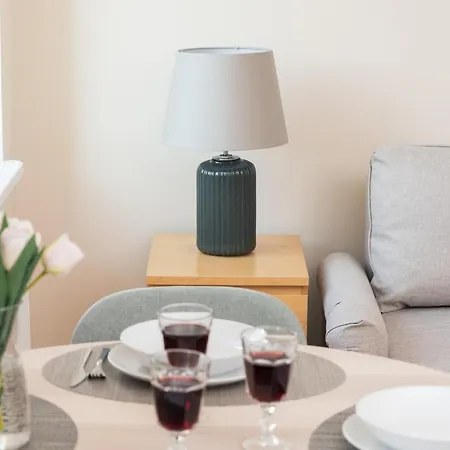 Apartment Remote Work Friendly With 1 Bedroom In Gdansk-wrzeszcz By Renters