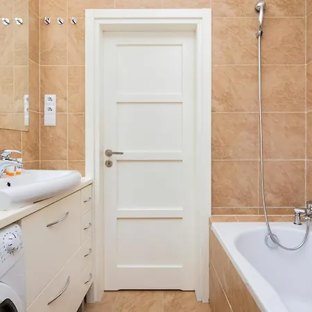 Warm & Bright Vibe With 1 Bedroom In Gdansk-wrzeszcz By Renters アパート