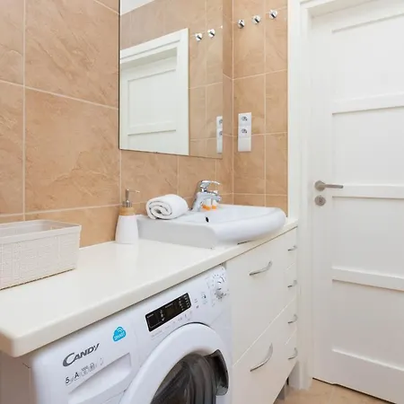 Warm & Bright Vibe With 1 Bedroom In Gdansk-wrzeszcz By Renters Apartamento